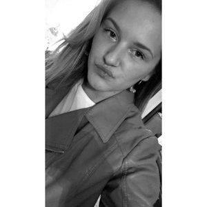 Meet your Posher, Chloe